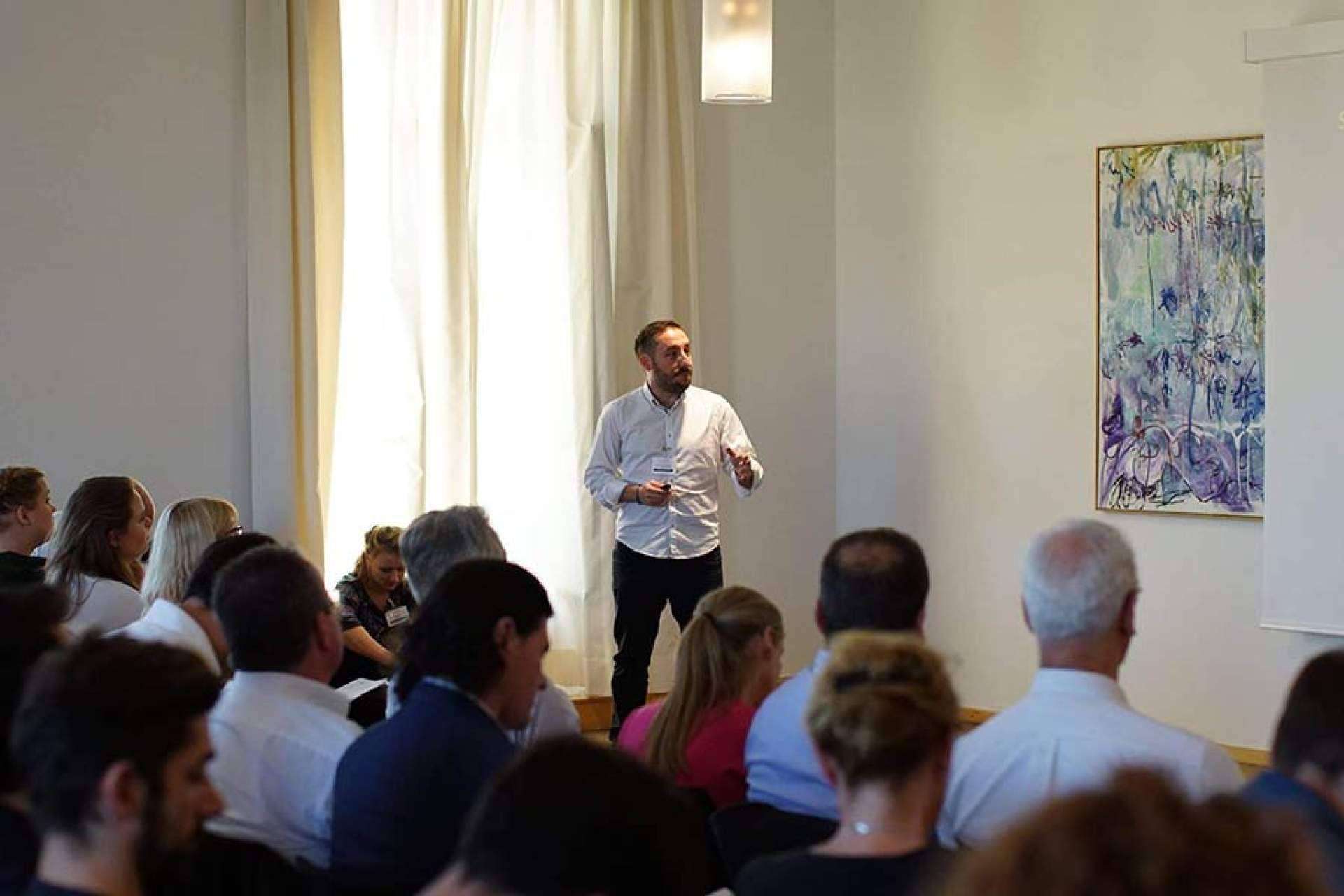 La afectación de falta de profesionalización a la competitividad de la gestión de las pymes