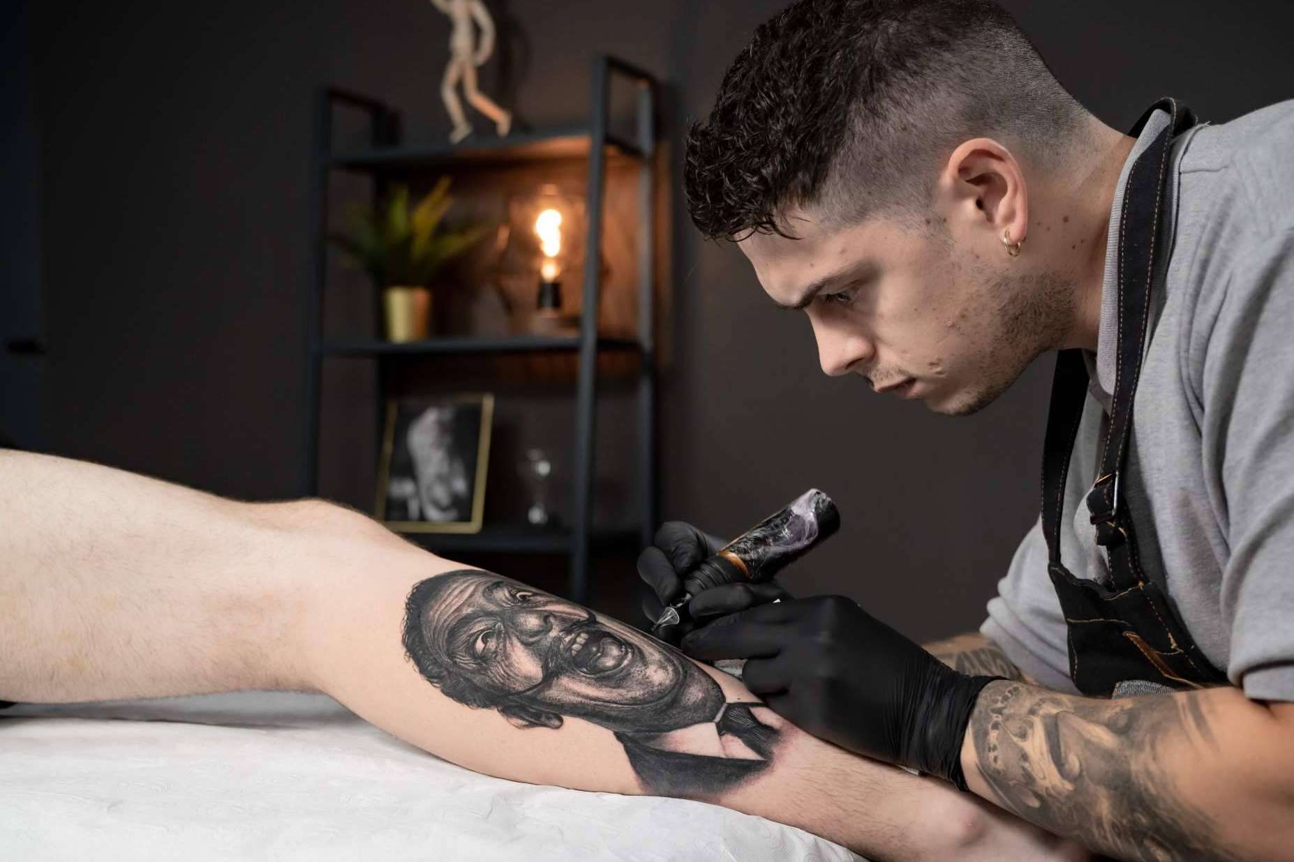 La plataforma Habbility ofrece cursos de tatuaje realista impartidos por el reconocido artista Black Sánchez
