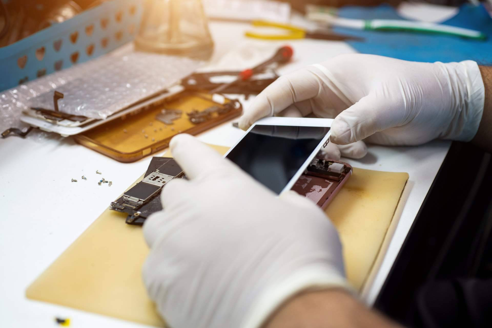 Repararación de iPhones con repuestos originales en Doctor Móviles