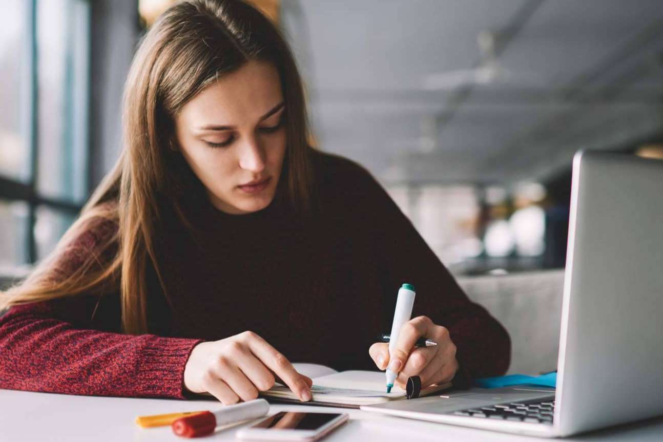 Los beneficios de apuntarse a cursos homologados para aprobar una oposición, por Opositer