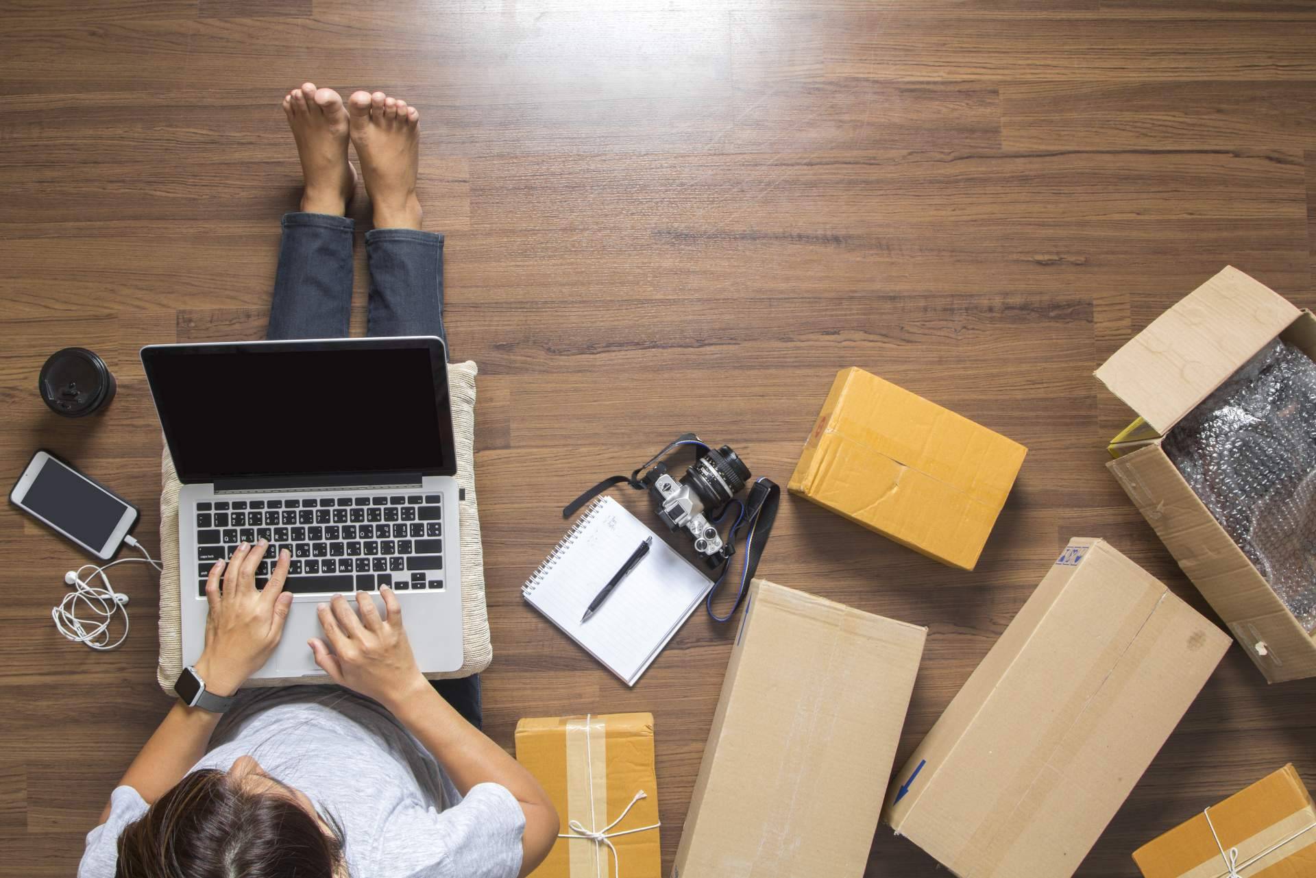 La oportunidad de emprender online creando tiendas en línea, por medio de las cajas de devoluciones de Amazon
