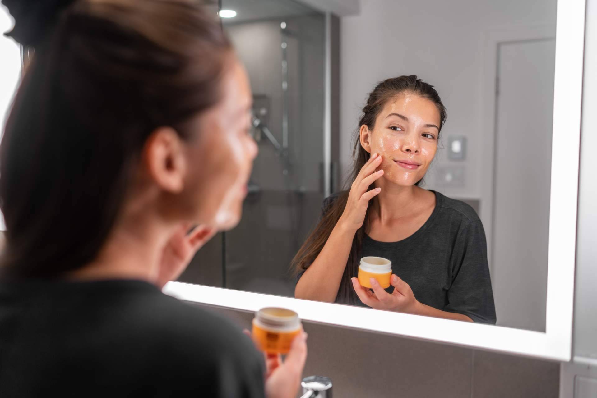FarmaSky incluye en su amplio catálogo de productos de parafarmacia diferentes tipos de limpiador facial