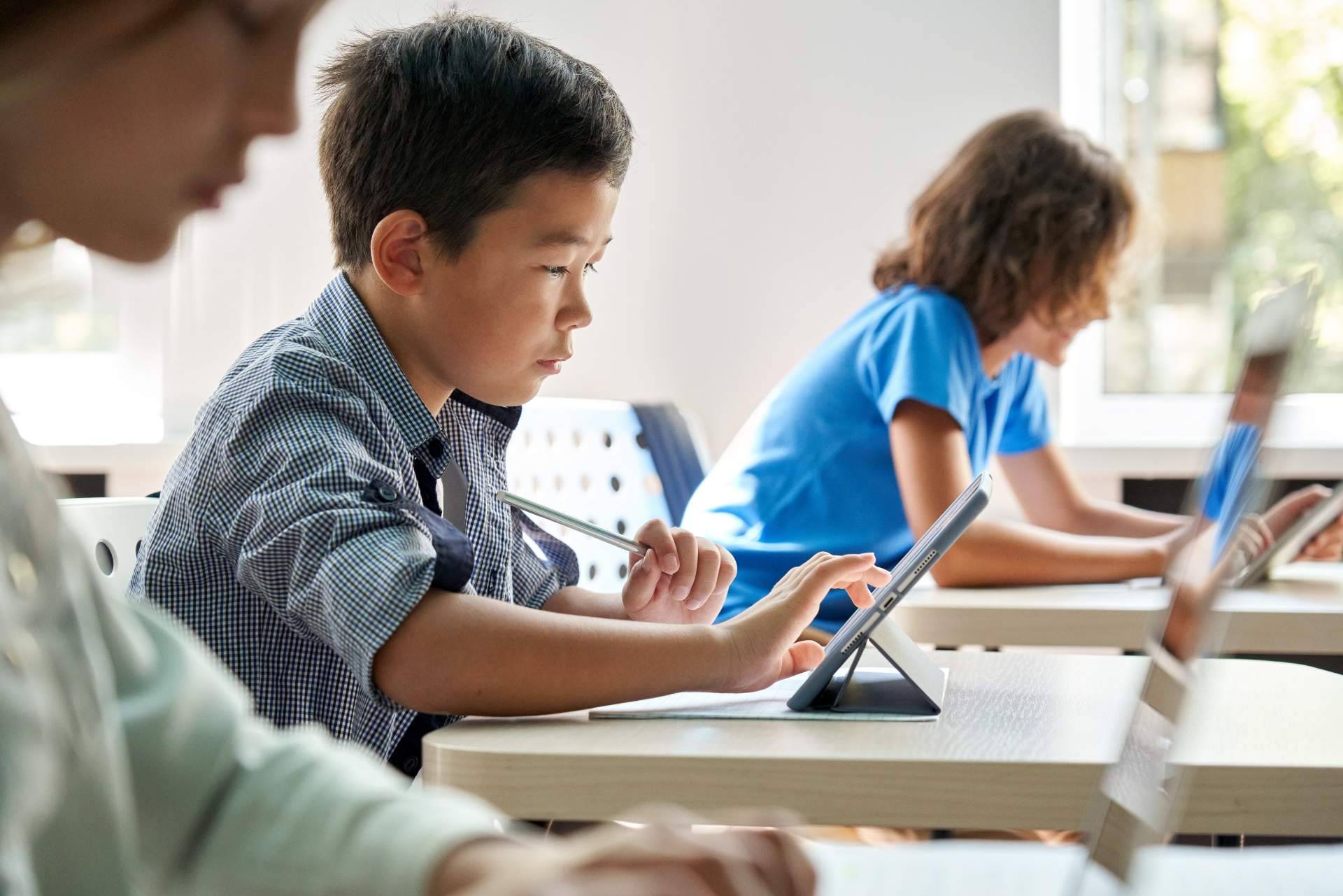 Taller de creación de medios digitales dirigido a colegios y universidades con la revista digital ESBUENISIMO NEWS