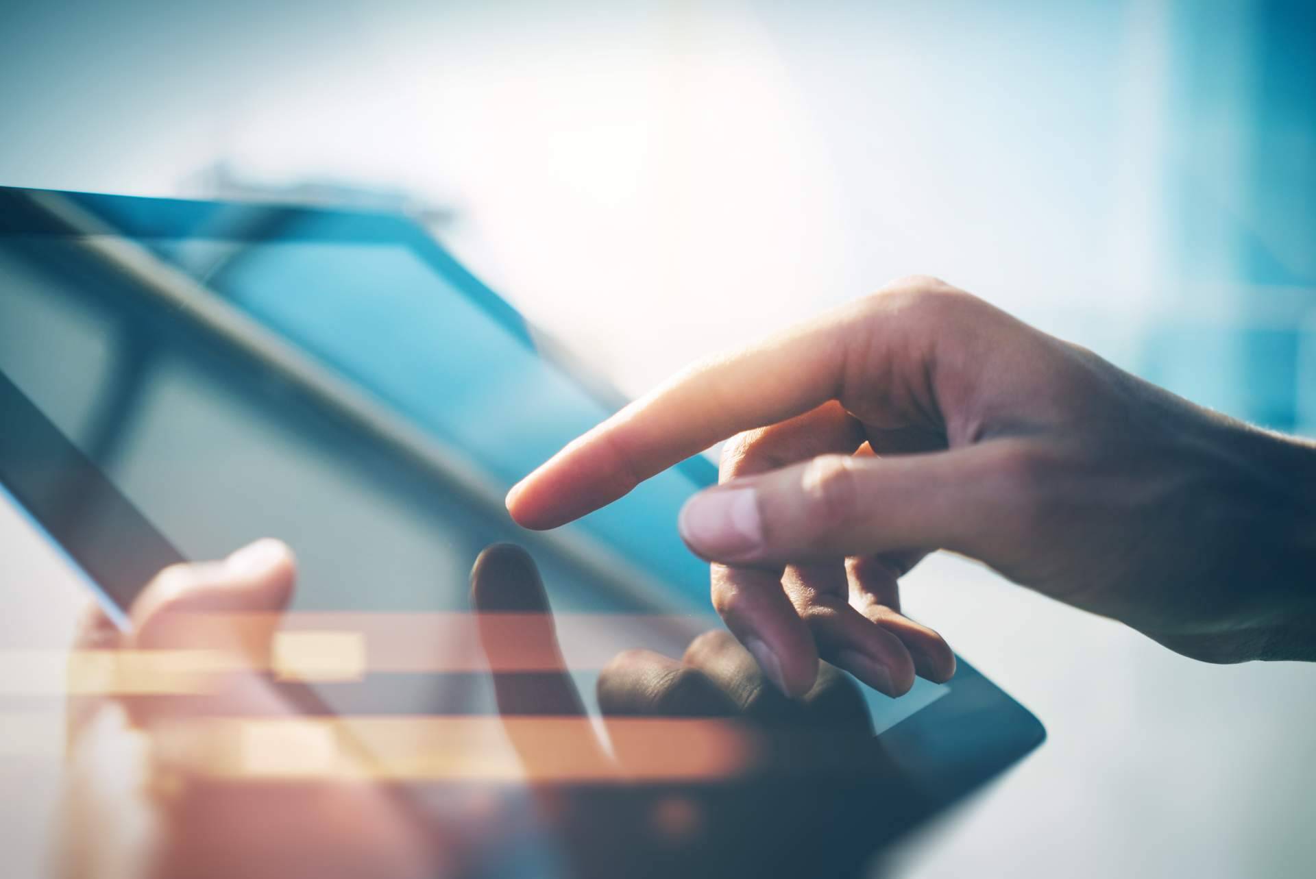 Empresa de conciliación familiar dedicada la marketing digital, Aby Group