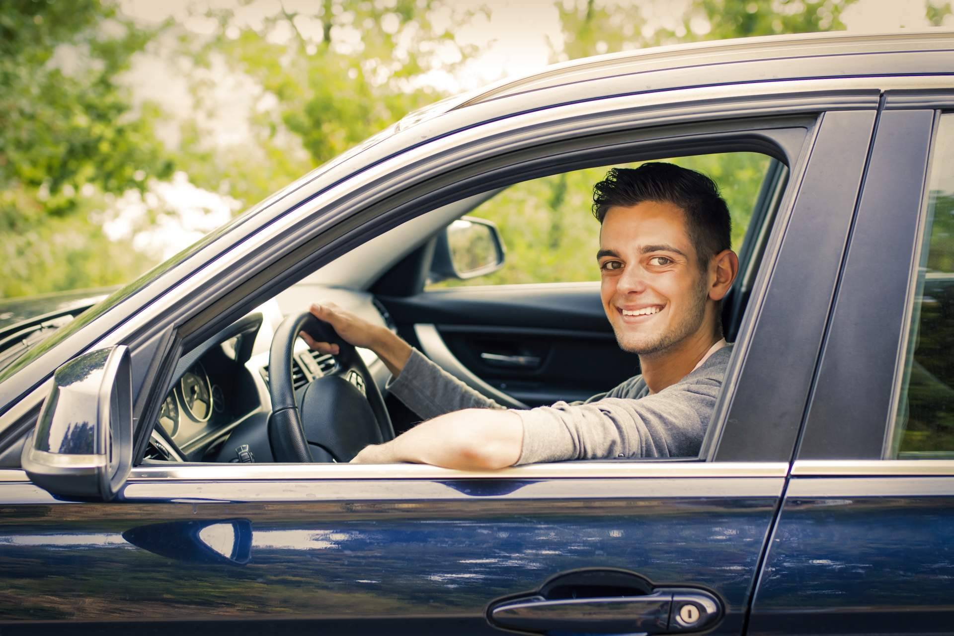 ¿Cómo actuar ante el robo o la pérdida del carnet de conducir antes de Semana Santa si la persona quiere irse de viaje? Expertos responden