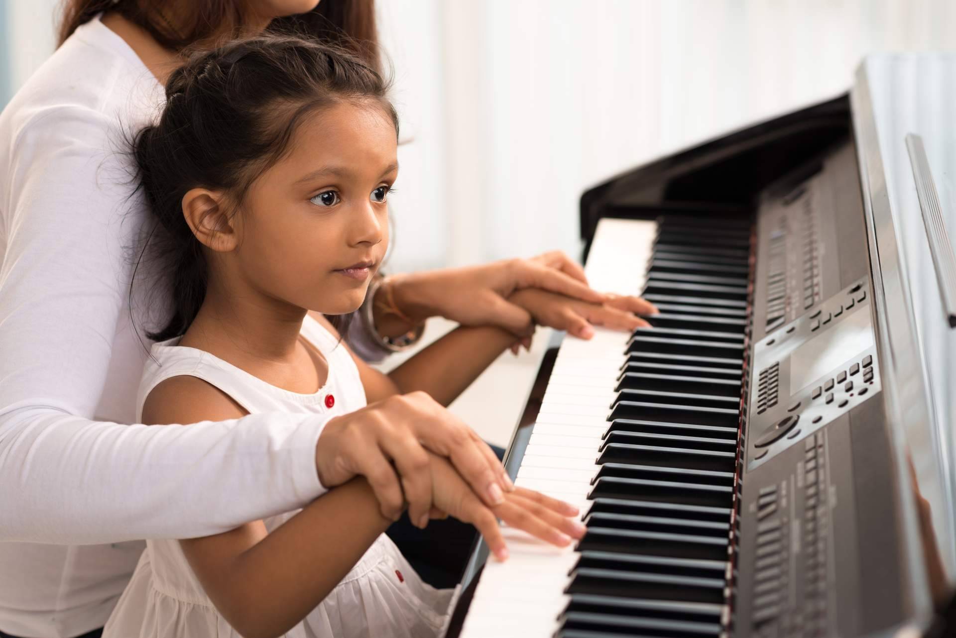Música y Maestro permite aprender a tocar el piano con sus clases y consejos