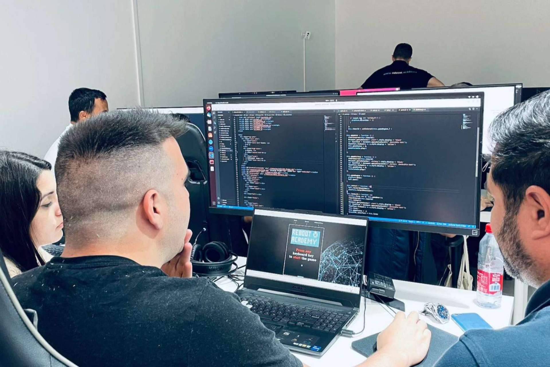Uno de los perfiles profesionales más buscados en 2023 es el experto en Full-Stack Web Development