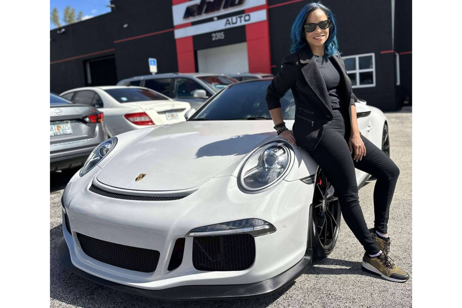 Los servicios de creadores de contenido en la industria automovilística con Dahiana José
