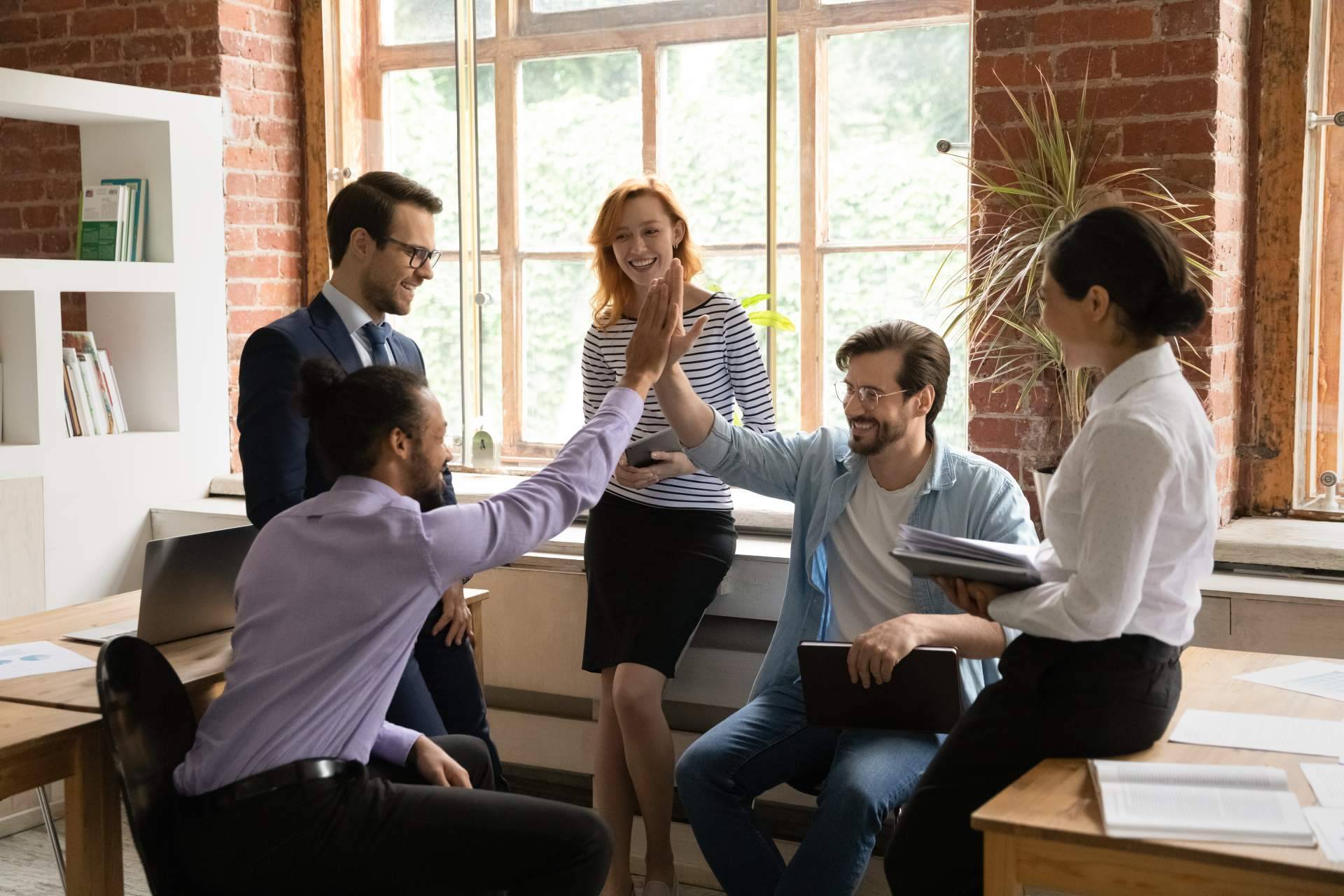 Fomentar la salud emocional en el entorno laboral con INTRAMA que brinda encuentros y formaciones personalizadas
