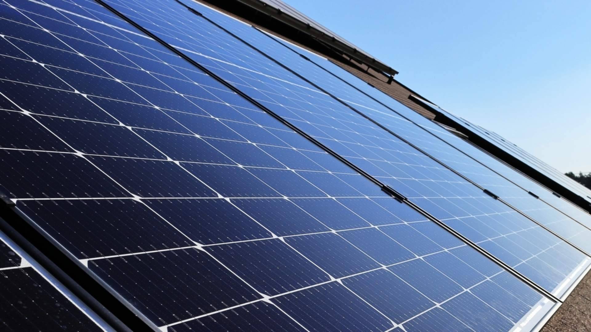 Instalar aerotermia como tecnología en edificios y hogares, con Solar Placa