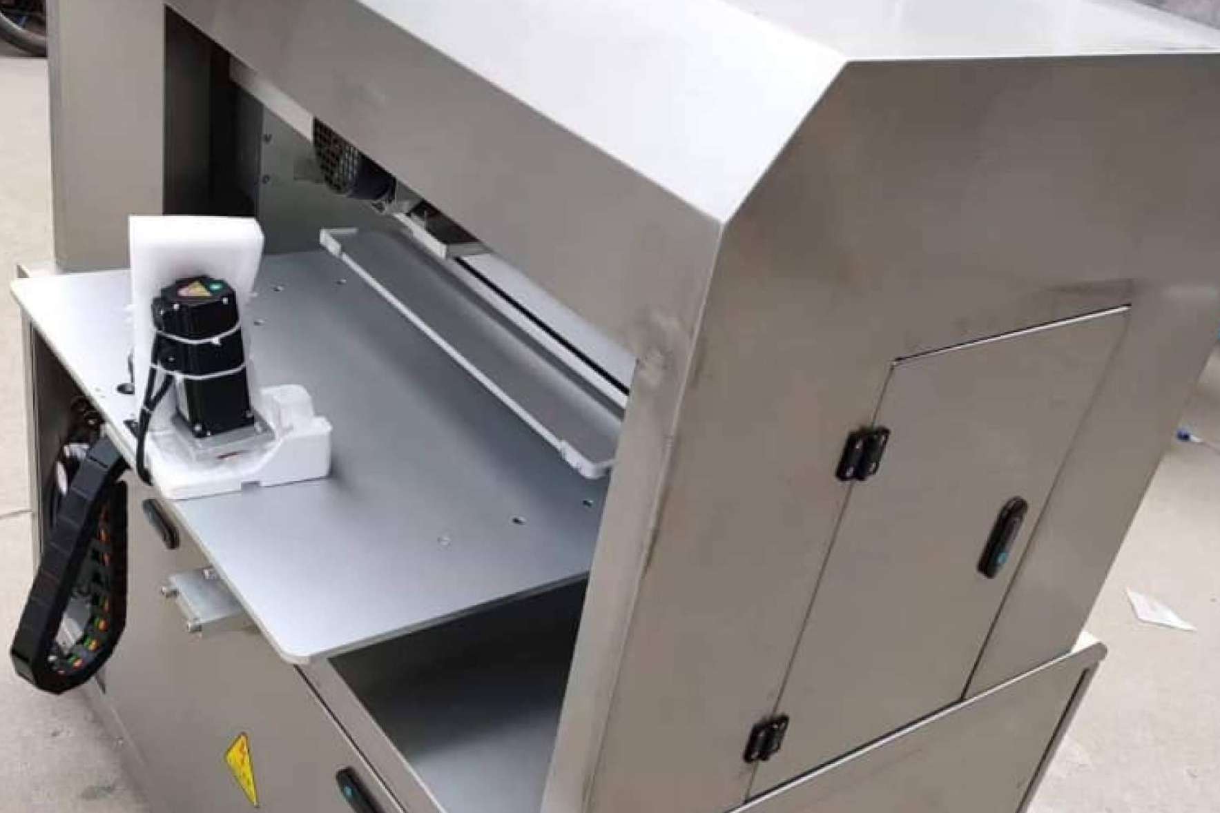 Abadecom suministra máquina cortadora de dulce para clientes en Córdoba