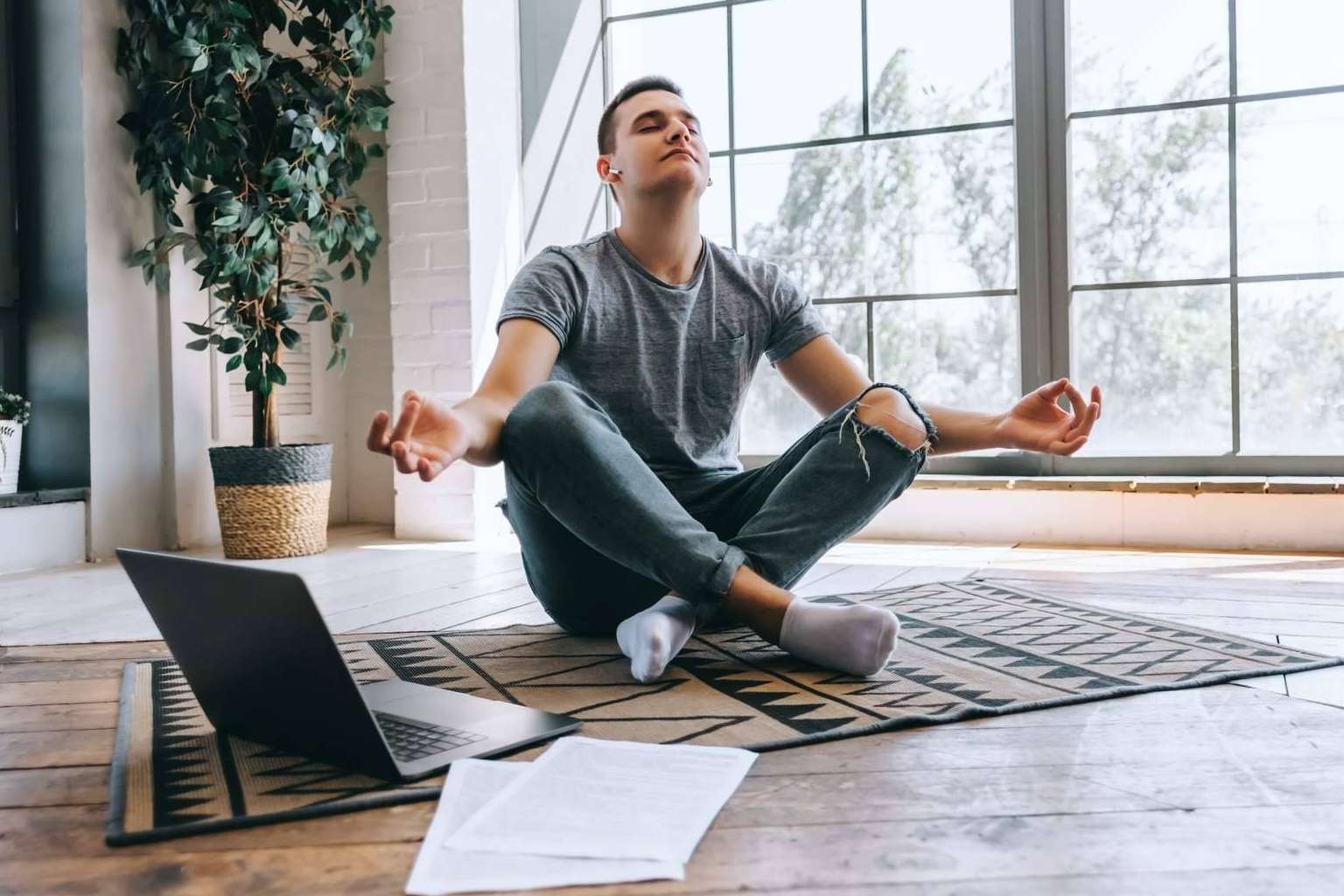 Cómo gestionar el estrés laboral con la app Potencia Tu Evolución