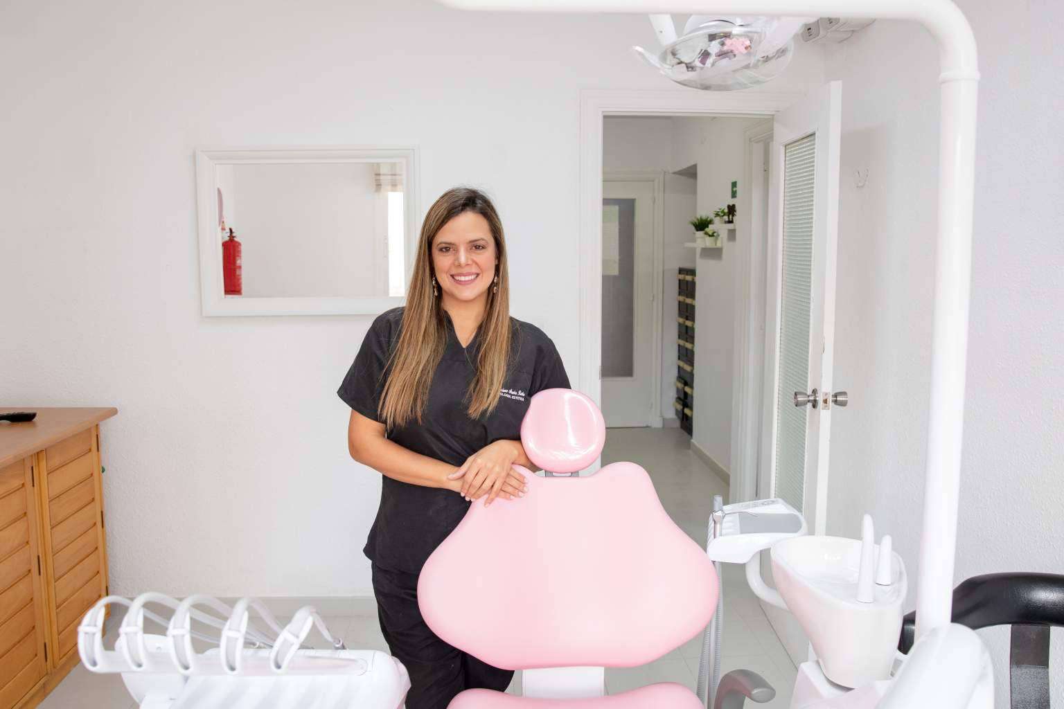 Entre las clínicas de odontología estética de referencia en España se encuentra la Dra. Mariana Arocha