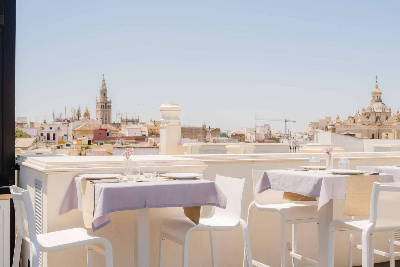 Recoveco, descubrir la magia de un restaurante con terraza en Sevilla