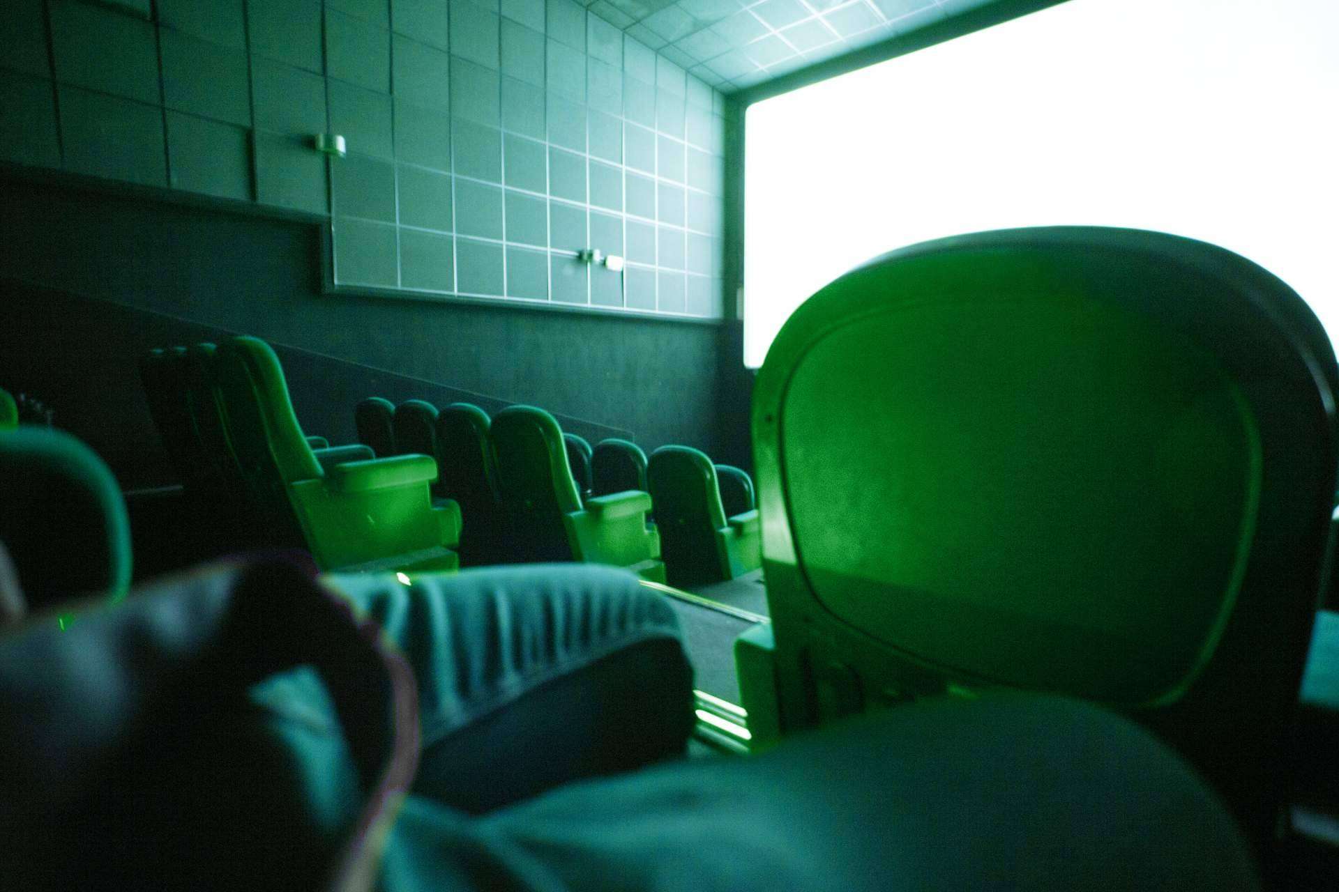Diferenciar los tipos de salas de cine más destacados según su tecnología