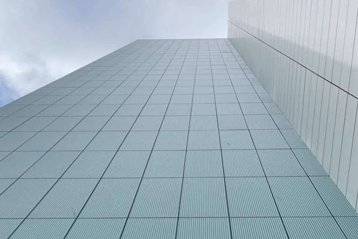 ¿Cuáles son los principales beneficios de la fachada ventilada con cerámica de AGROB BUCHTAL, marca representada por GIMAC?