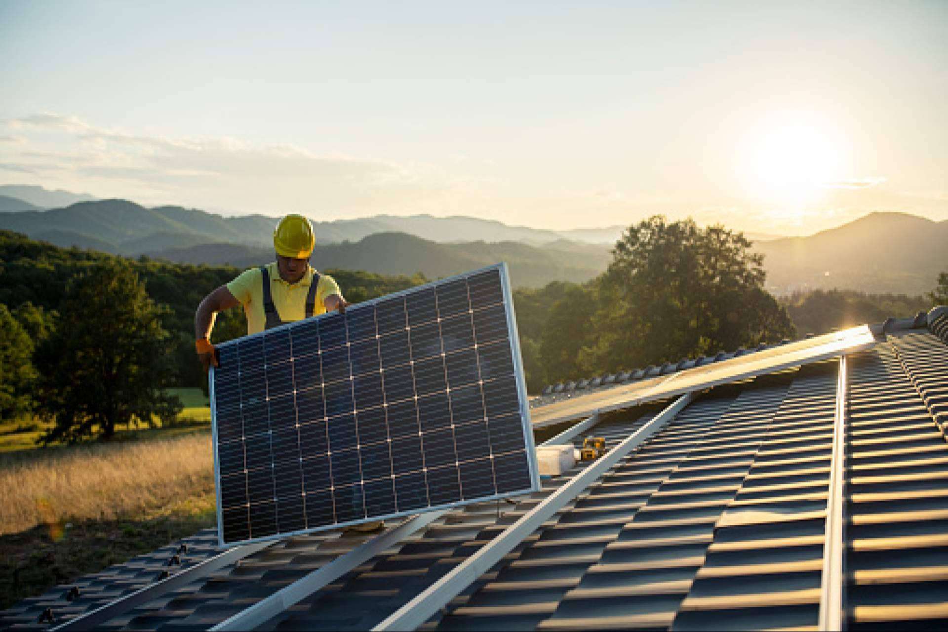 ¿Cuáles son los beneficios de las subvenciones del gobierno para la instalación de placas solares fotovoltaicas?