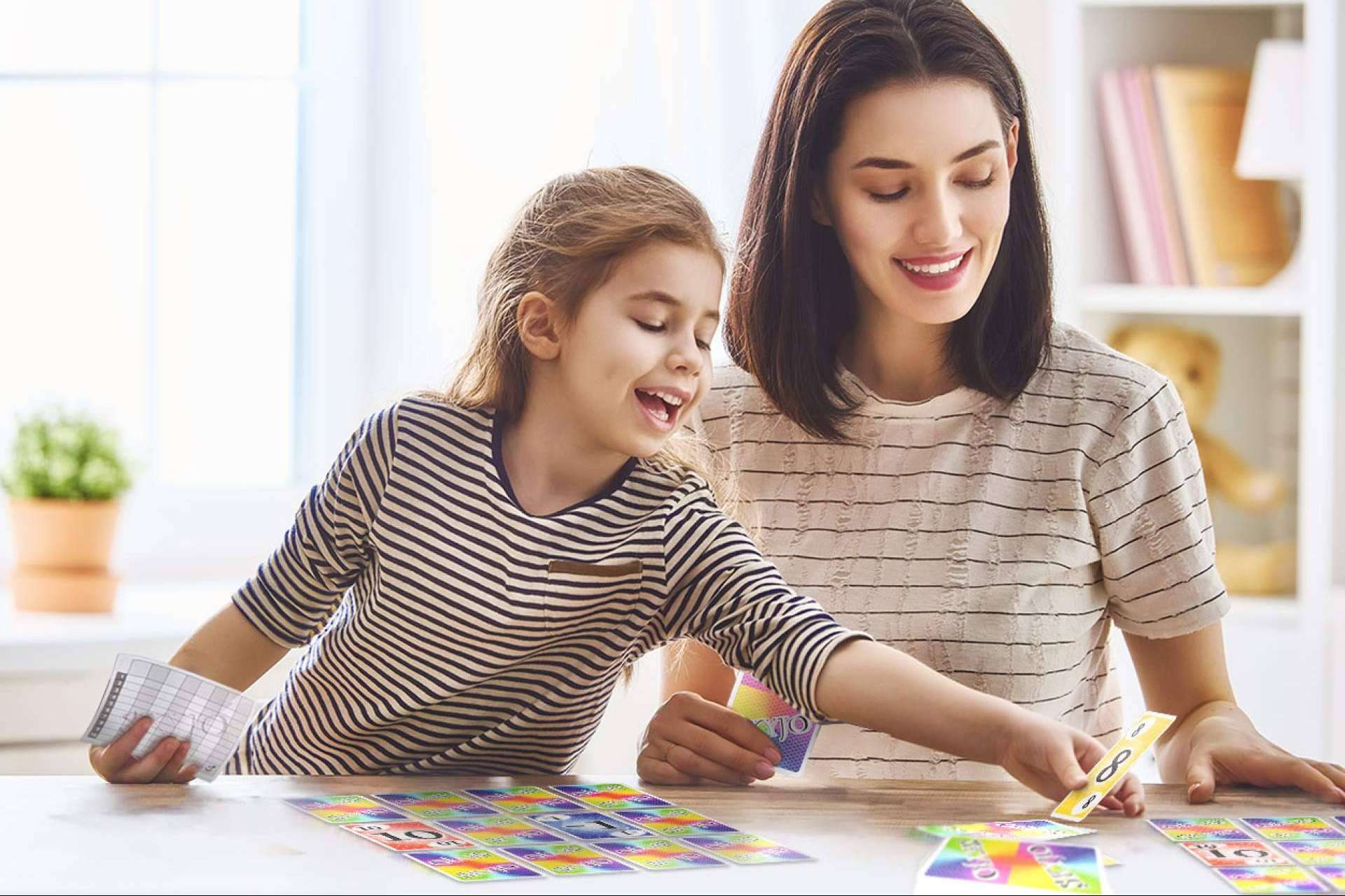 El juego de cartas que arrasa en Europa, Skyjo, ahora en España de la mano de Lúdilo