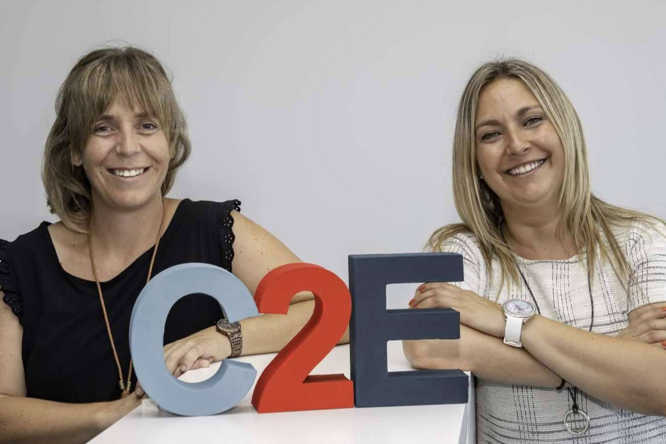 ¿Cuáles son las razones del éxito de los eventos corporativos organizados por la agencia Connect2enjoy?