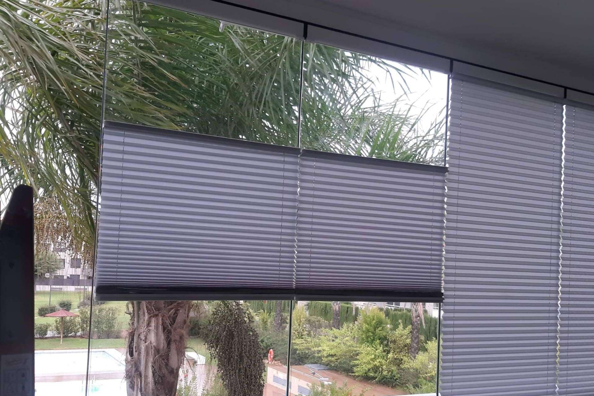 Estores para cortinas de cristal y terrazas acristaladas con la empresa Proftek