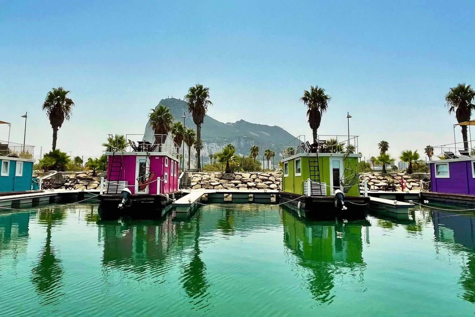 Pasar unas vacaciones relajantes en las casas flotantes exclusivas de Boat Haus