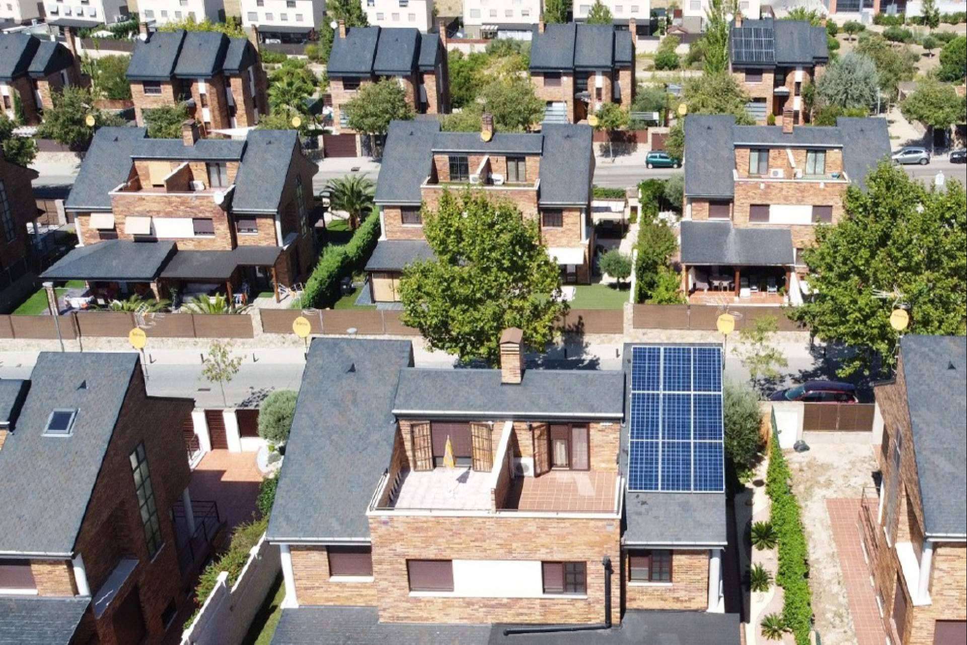 Bluetek Solar y la instalación de hasta 4 paneles sin cargo