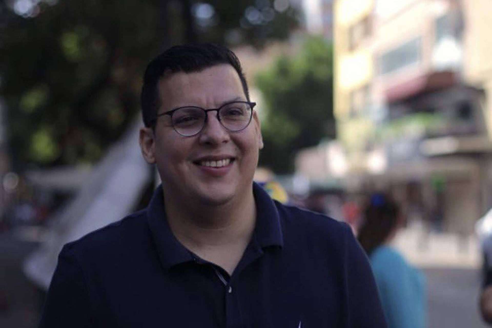 El reconocido caricaturista Luis Barahona, 'Garabato Studio', lleva su trabajo a Vox Populi HN