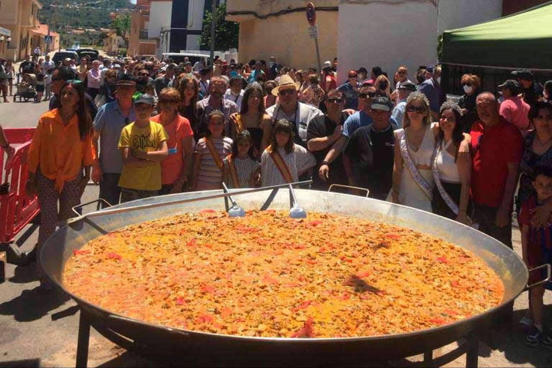 Las razones para elegir un catering de paella gigante en las celebraciones, con El Paellero