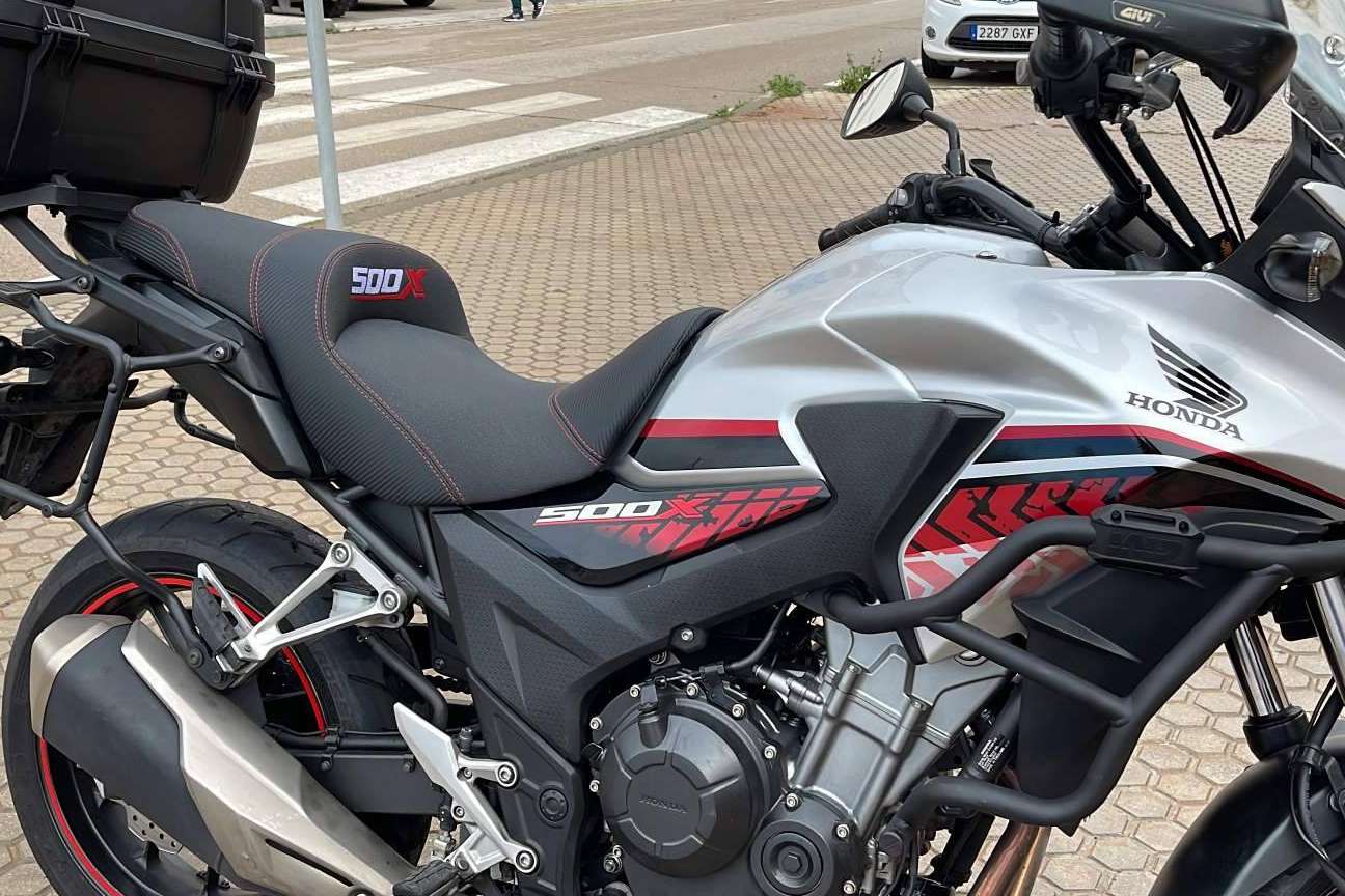 ¿Dónde cambiar el asiento de moto de carretera y hacerlo más cómodo? JM-Fundas