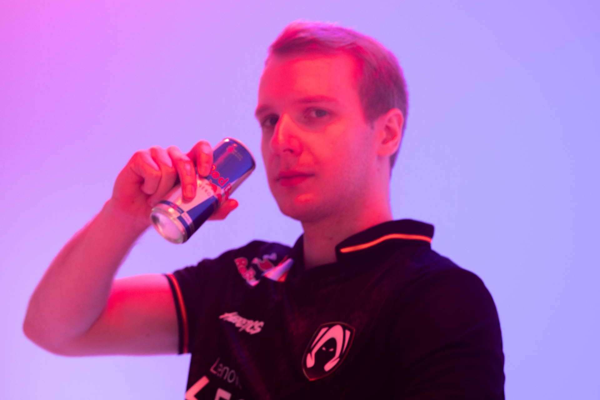 Red Bull une fuerzas con Team Heretics