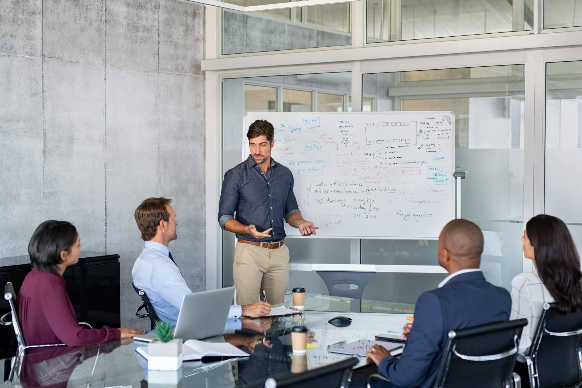 Asegurar la sostenibilidad del negocio por Manager in Motion. Necesidad de formular e implementar el plan estratégico