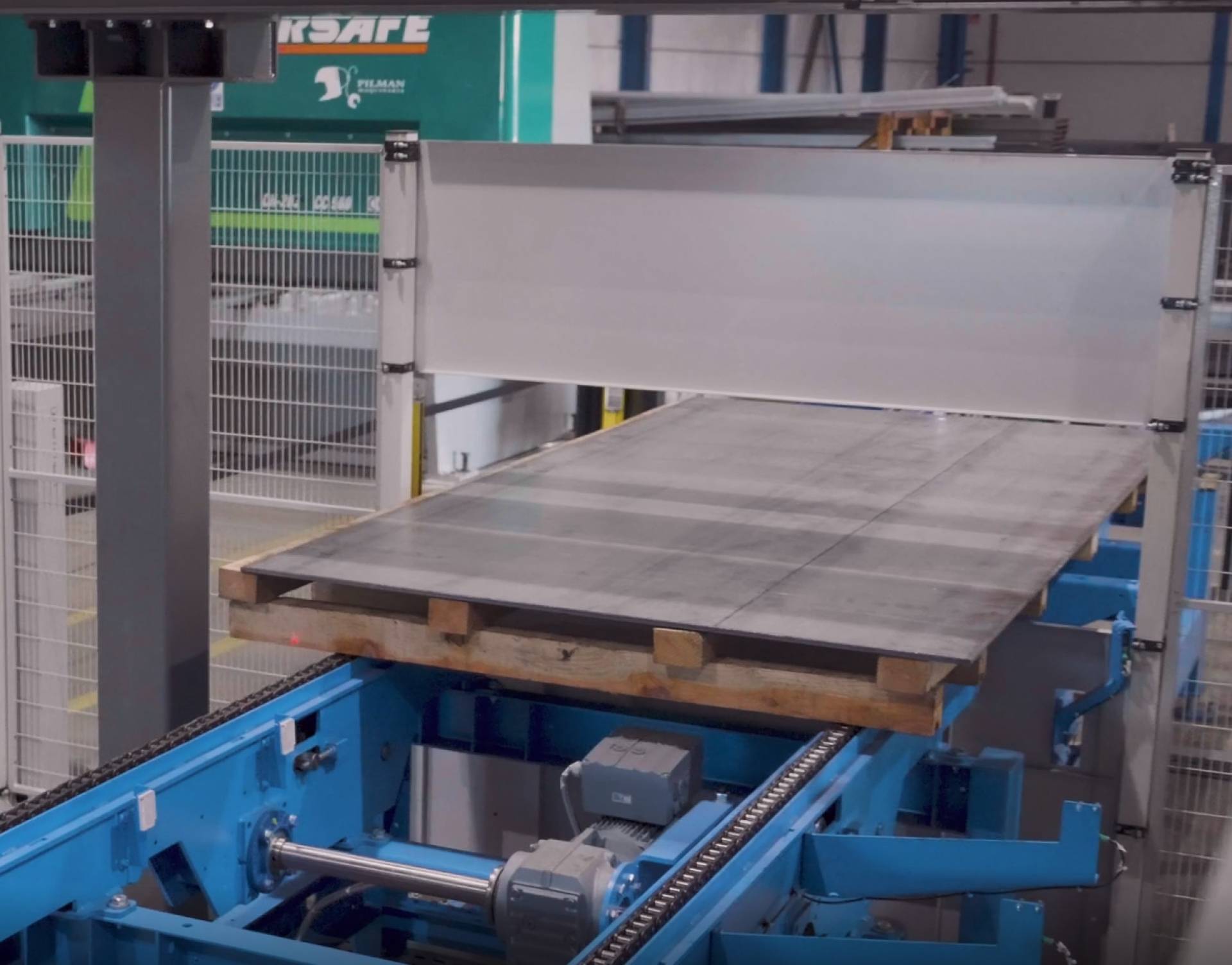 Tubos París y su nuevo robot logístico para incrementar la variedad de productos y la capacidad de almacenaje
