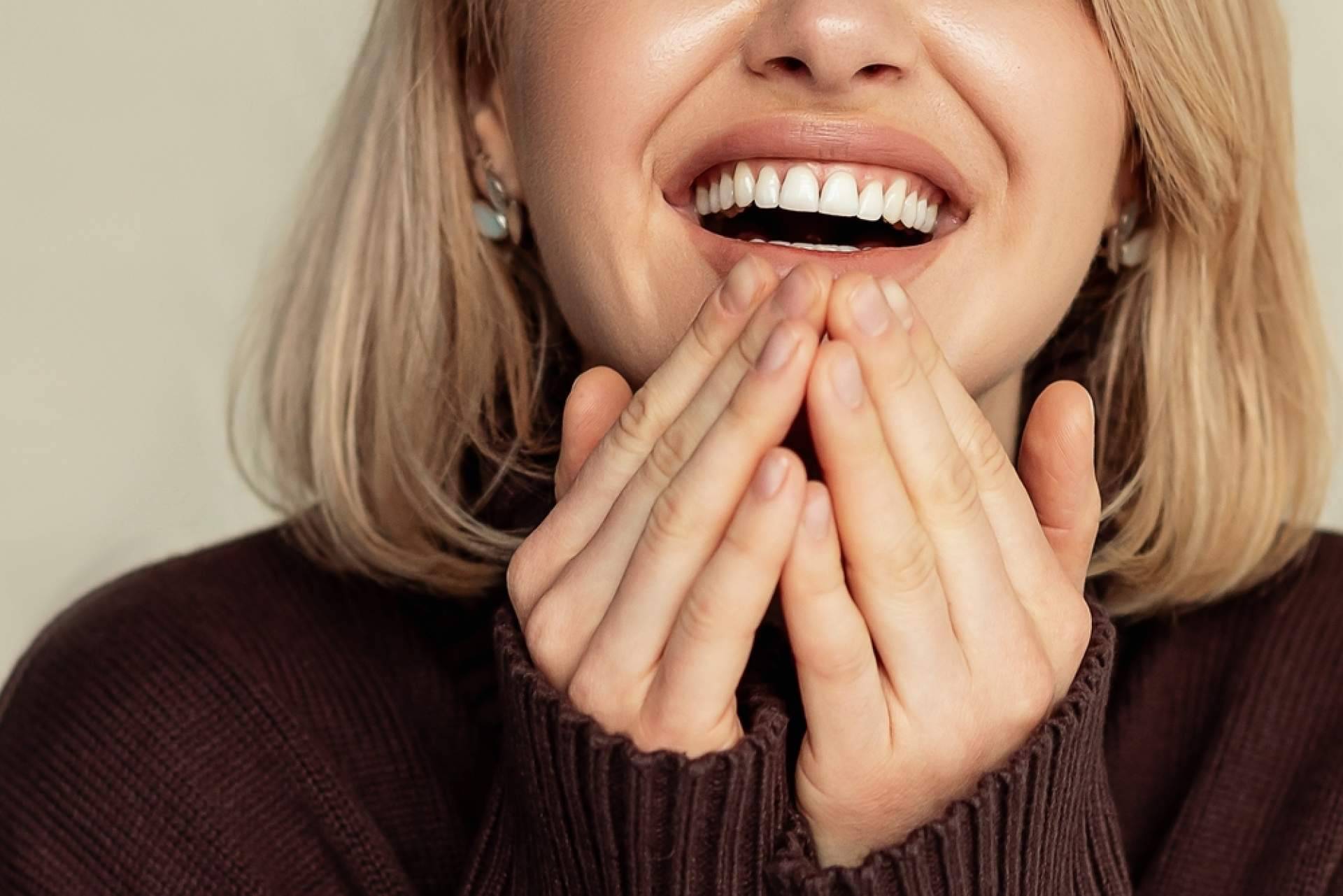 Resultados naturales con las microcarillas dentales de Carlos Saíz Smile
