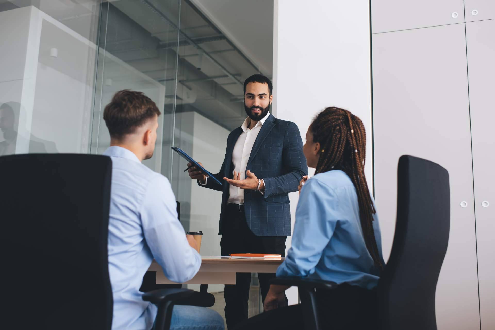 Coaching ejecutivo con Tomic Consultores para desarrollar a altos ejecutivos para que cumplan los objetivos