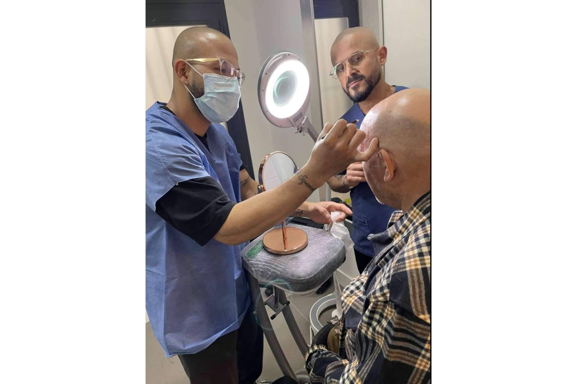 Aldemar Campos brinda diversos cursos sobre micropigmentación capilar