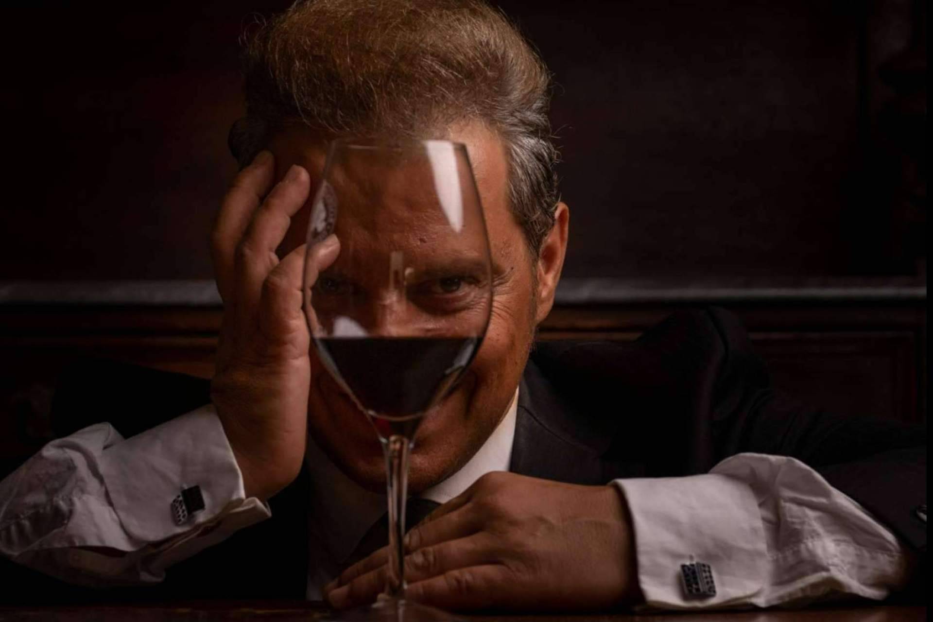 El nombre propio del nuevo vino del doble de Luis Miguel es 'Mis romances' de la bodega Labiano de Mendoza