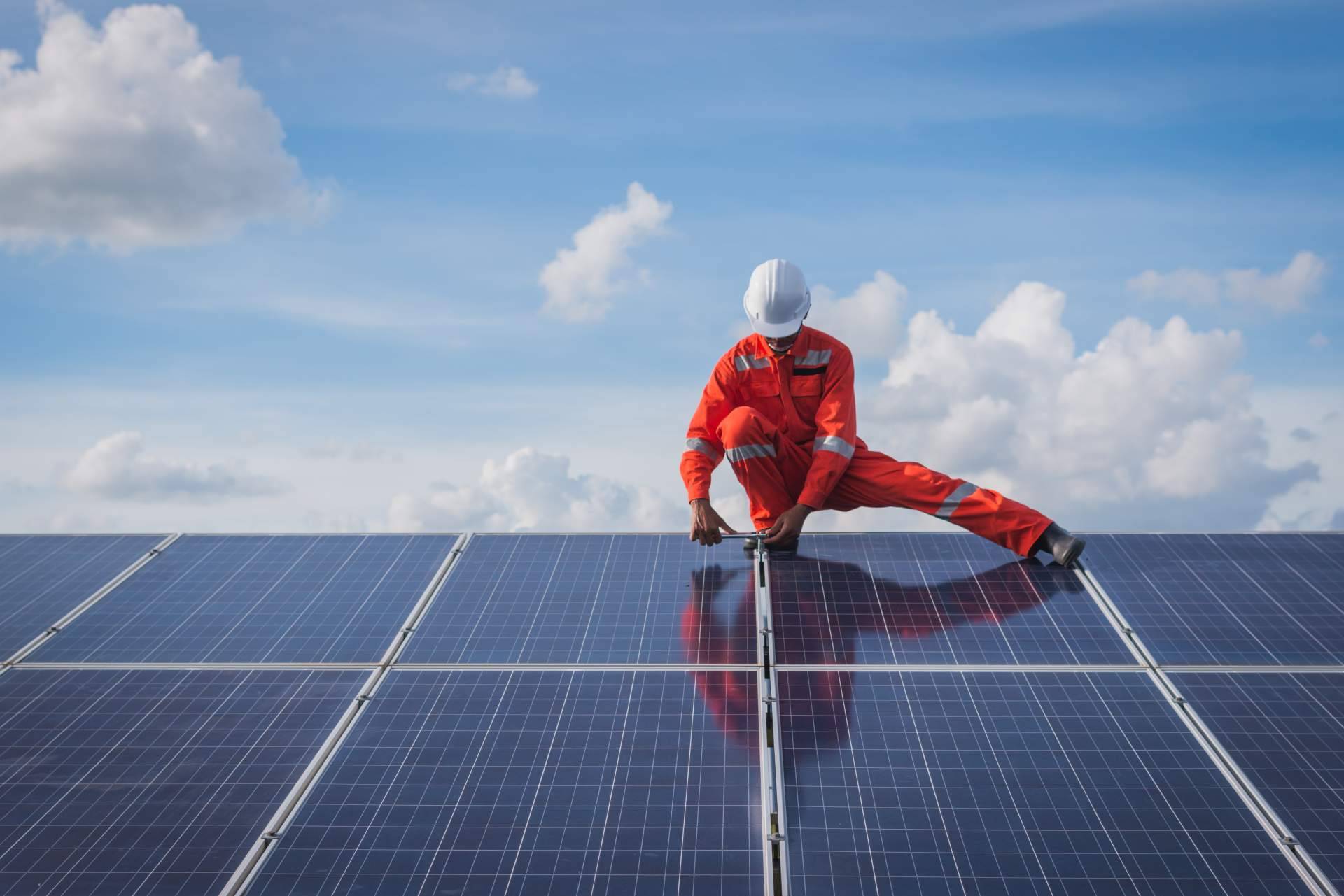 ¿Dónde encontrar instalaciones fotovoltaicas y puntos de recarga a interés 0? Multienergía Verde