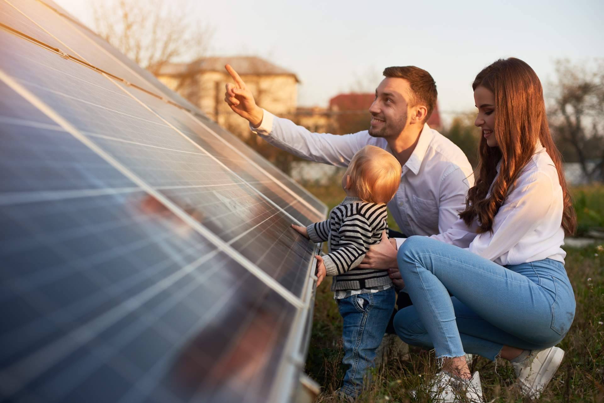 Instalar placas solares en espacios pequeños como balcones, ¿es posible?, por Solomnia