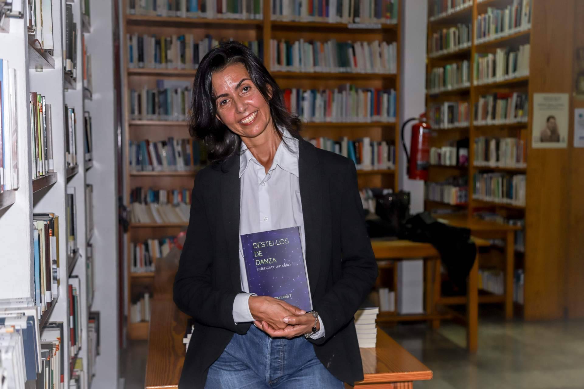 ‘Destellos de danza’, una obra donde la conocida bailarina, Emmanuela T, reivindica la belleza de la danza, la amistad femenina y el trabajo en equipo