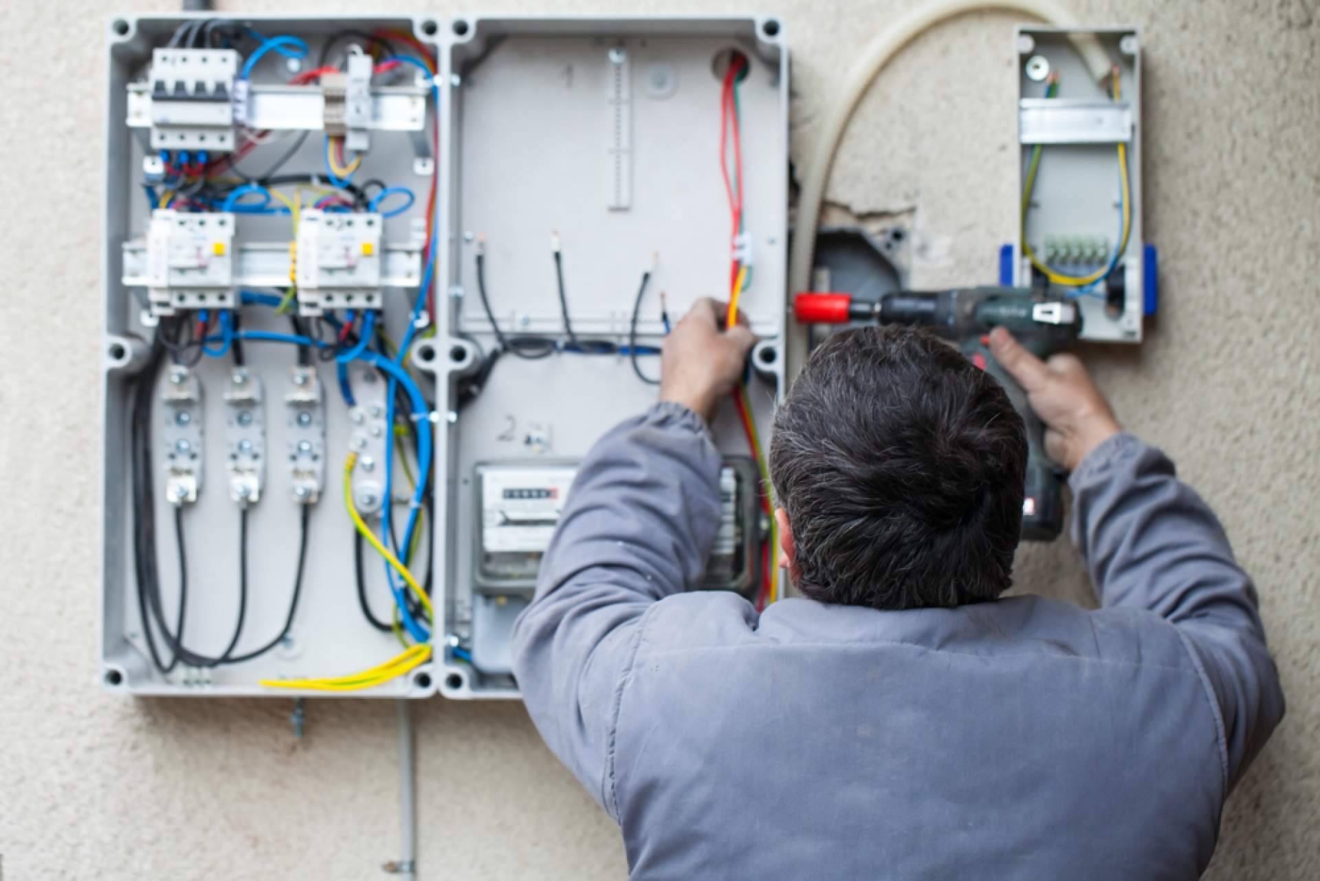 Asesoría e instalación de cuadros eléctricos, con Celéctricos