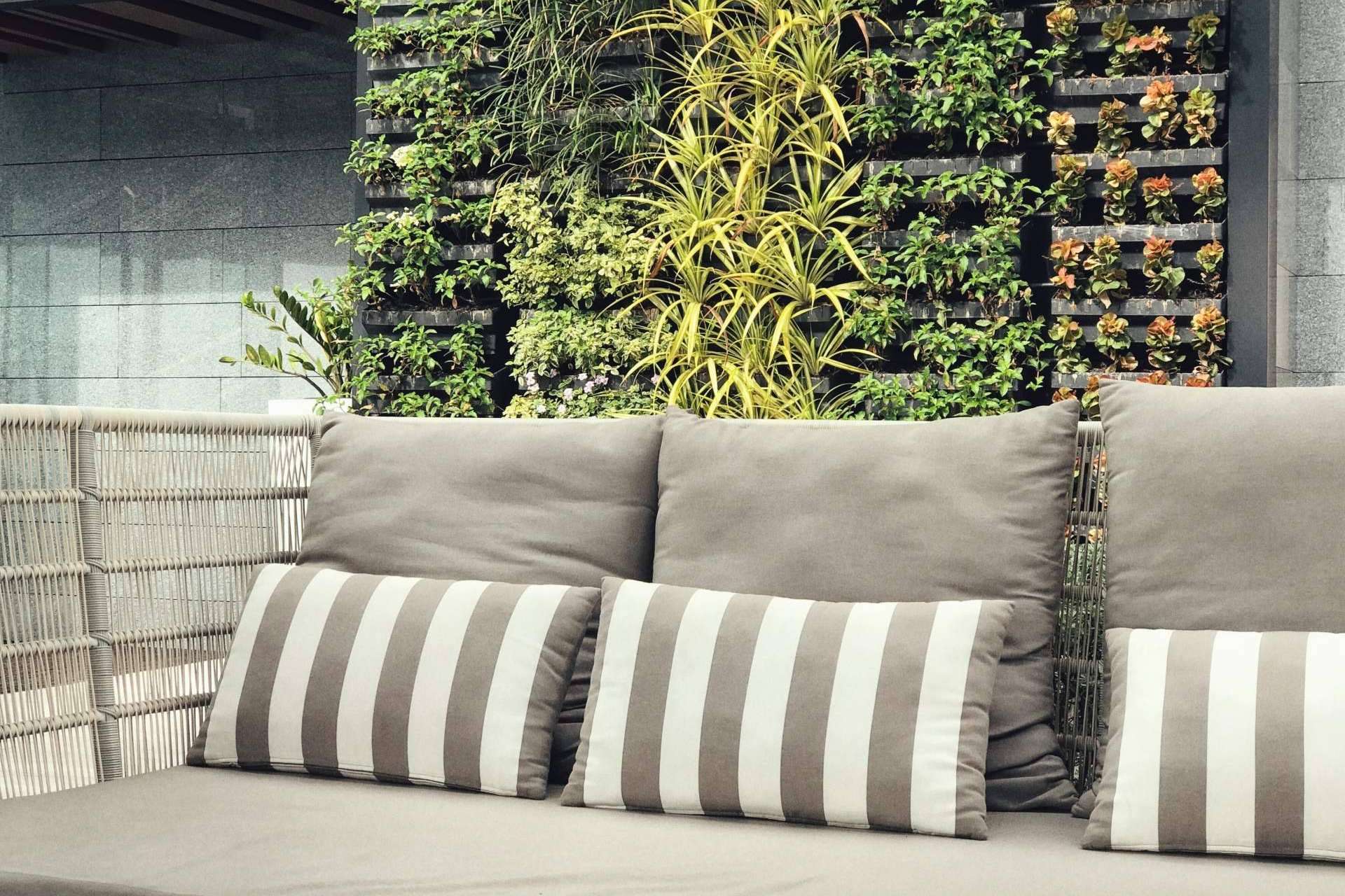 La nueva tendencia del jardín vertical en restaurantes, con JardinVertical.es