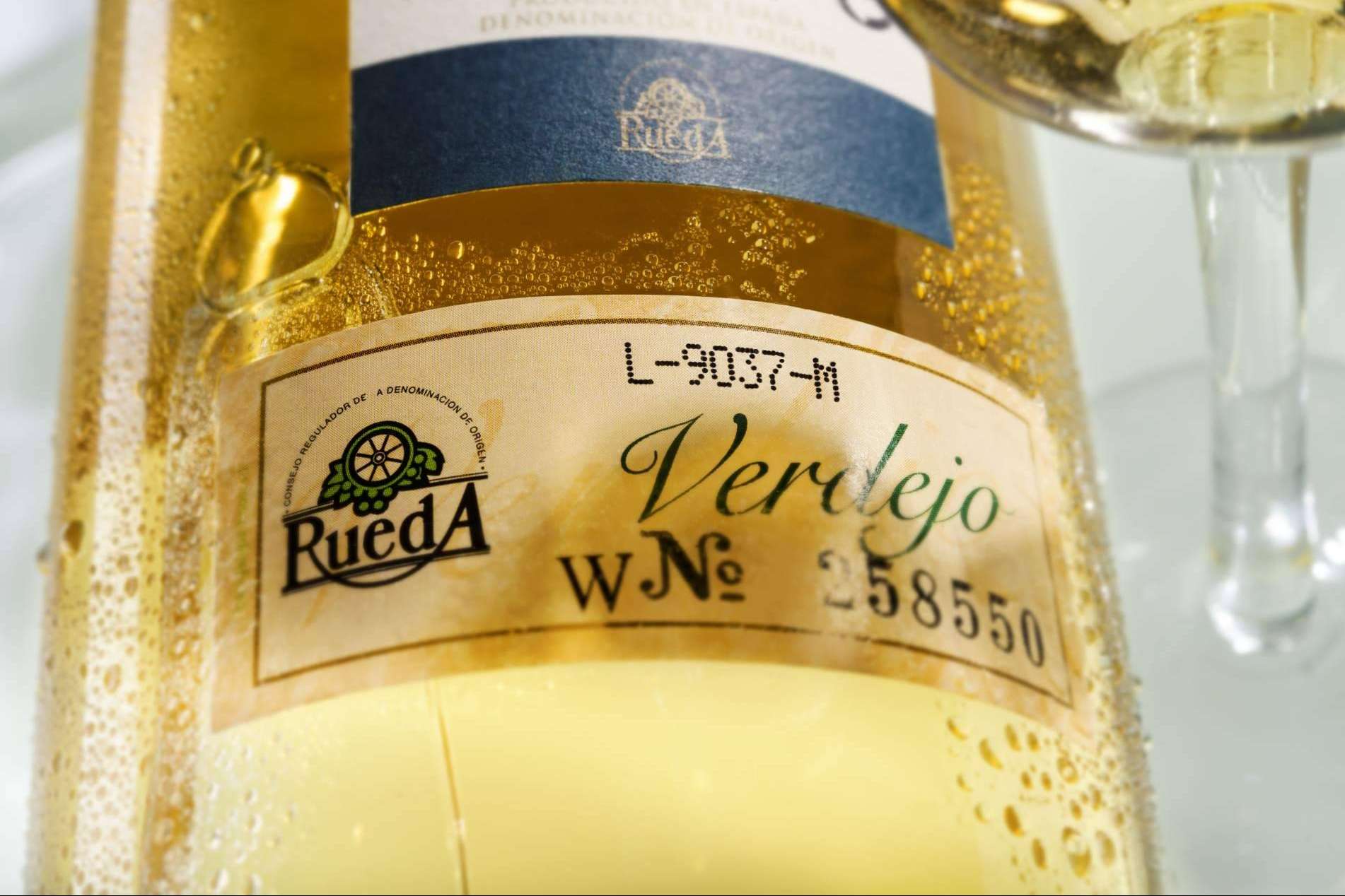 Adaptarse a la nueva normativa del vino, Trébol Group ayuda con sus servicios de codificación