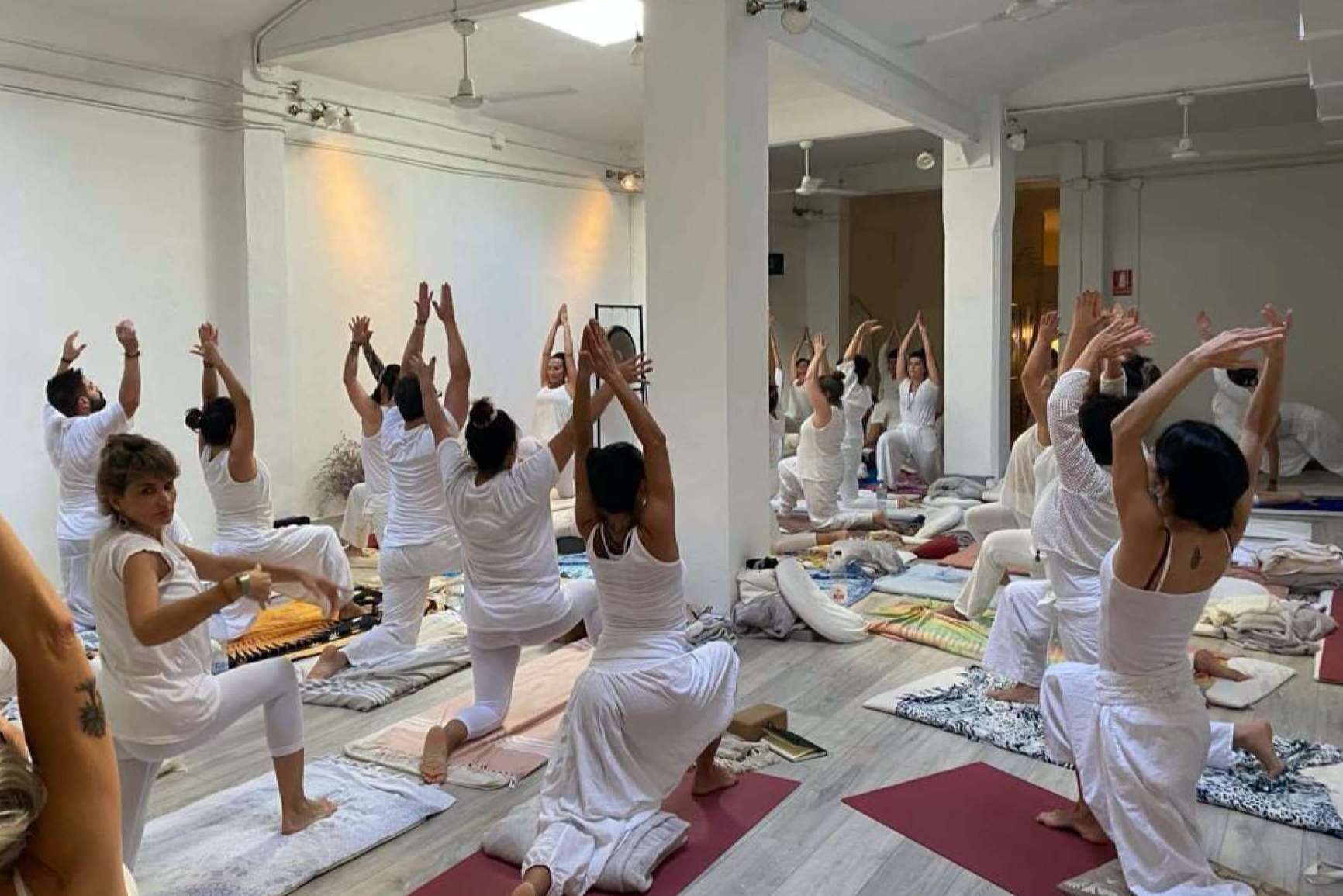 Profundizar en el kundalini yoga con la formación de Blanc Yoga