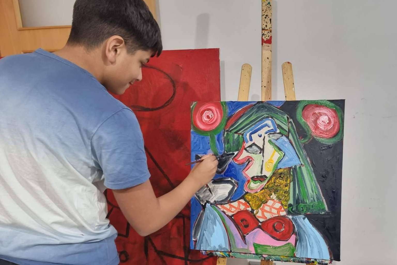 Un joven artista de 13 años que pinta expresionismo abstracto, Juanito Arte