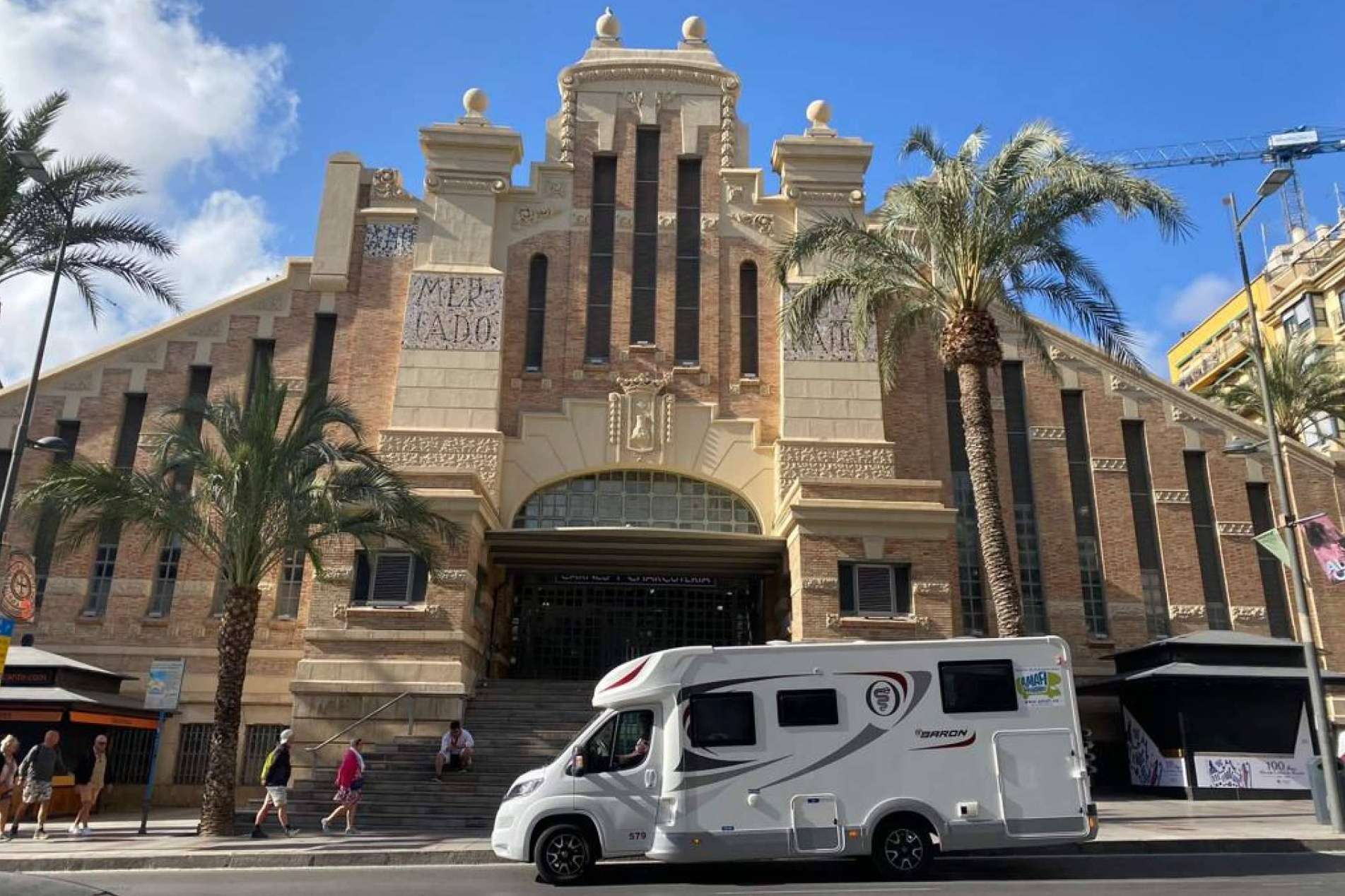 La apertura de una nueva sede de alquiler de autocaravanas en Alicante de Amafi Caravaning