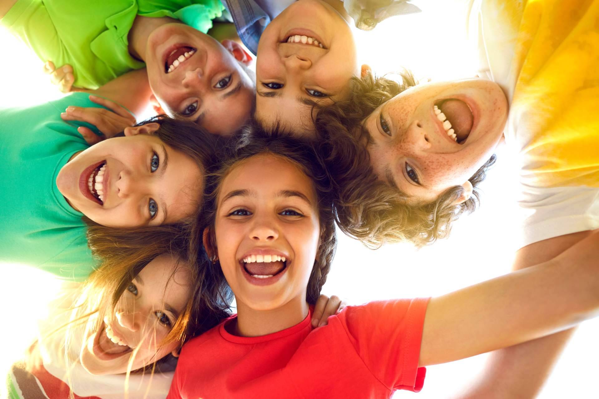 Canguros y personal de refuerzo escolar para niños en Madrid con Noviser