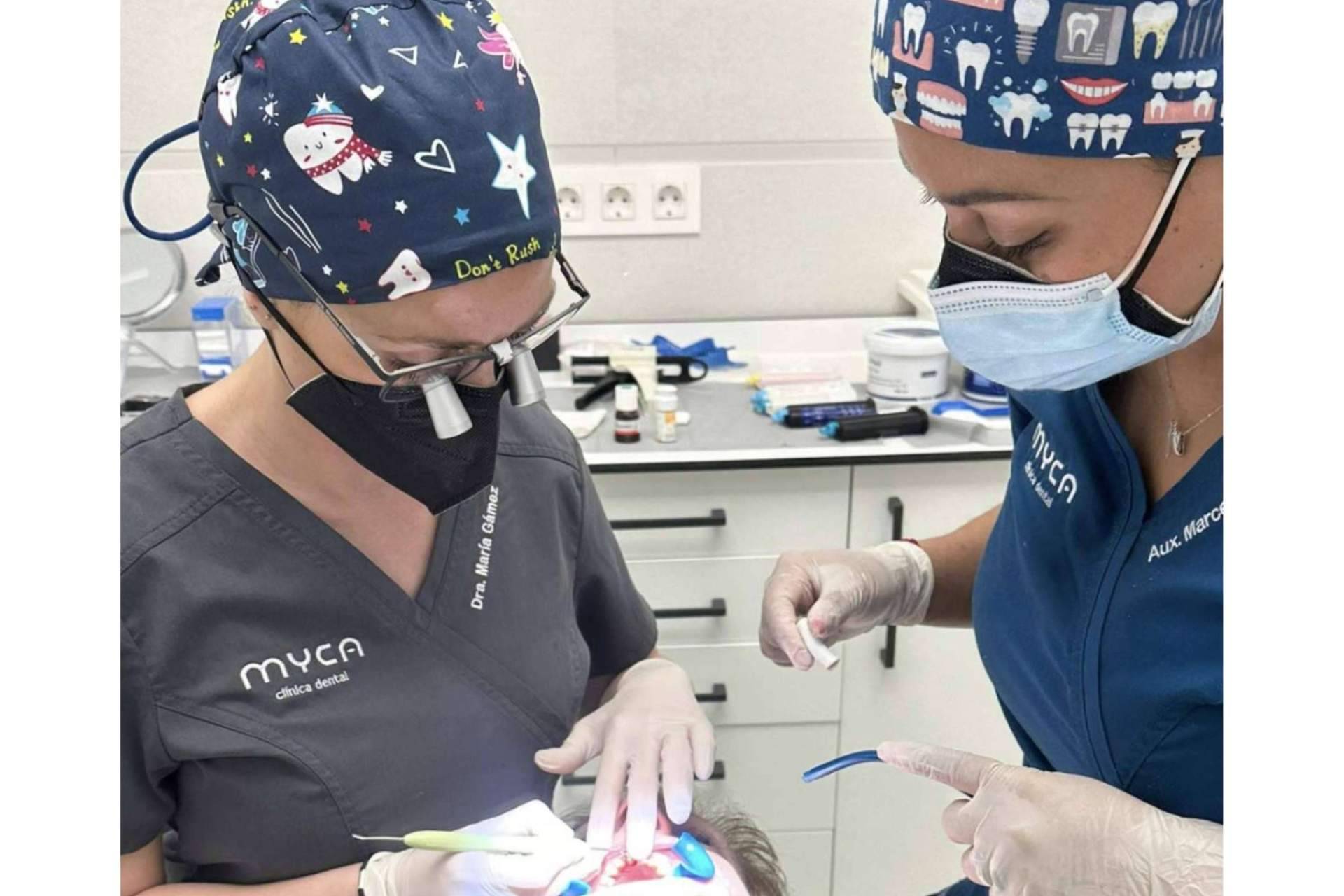 ¿Dónde y cómo curar una bolita de carne en la encía?, por MYCA Clínica Dental
