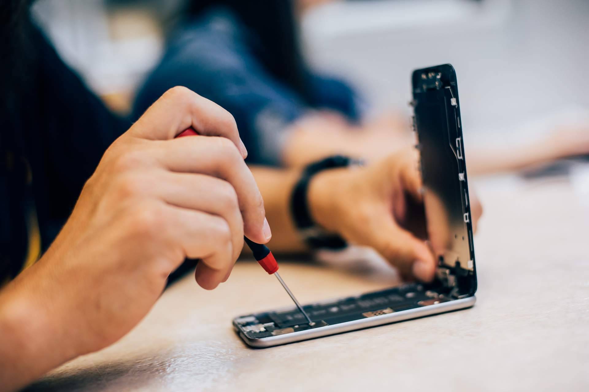 Una solución rápida y eficiente para reparar un teléfono móvil en casa o en tienda de la mano de Mundo del Móvil