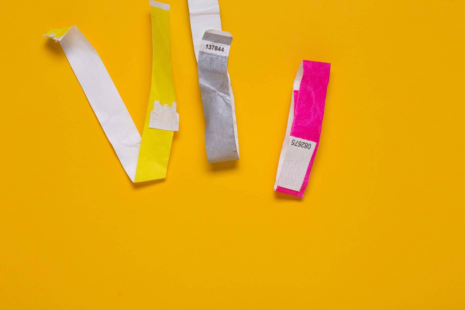 La opción ideal para identificación en eventos gracias a su adaptabilidad y resistencia; pulseras Tyvek