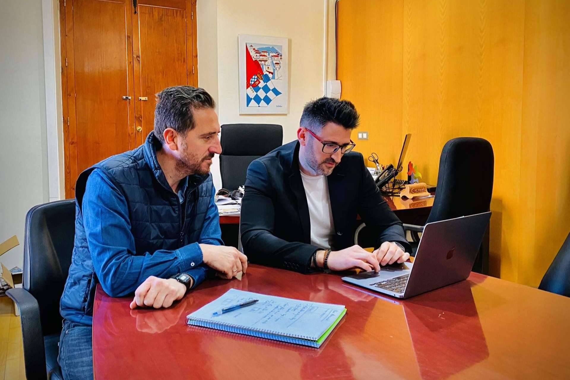 El Ayuntamiento de Benamaurel imparte formación gratuita a mayores sobre banca digital